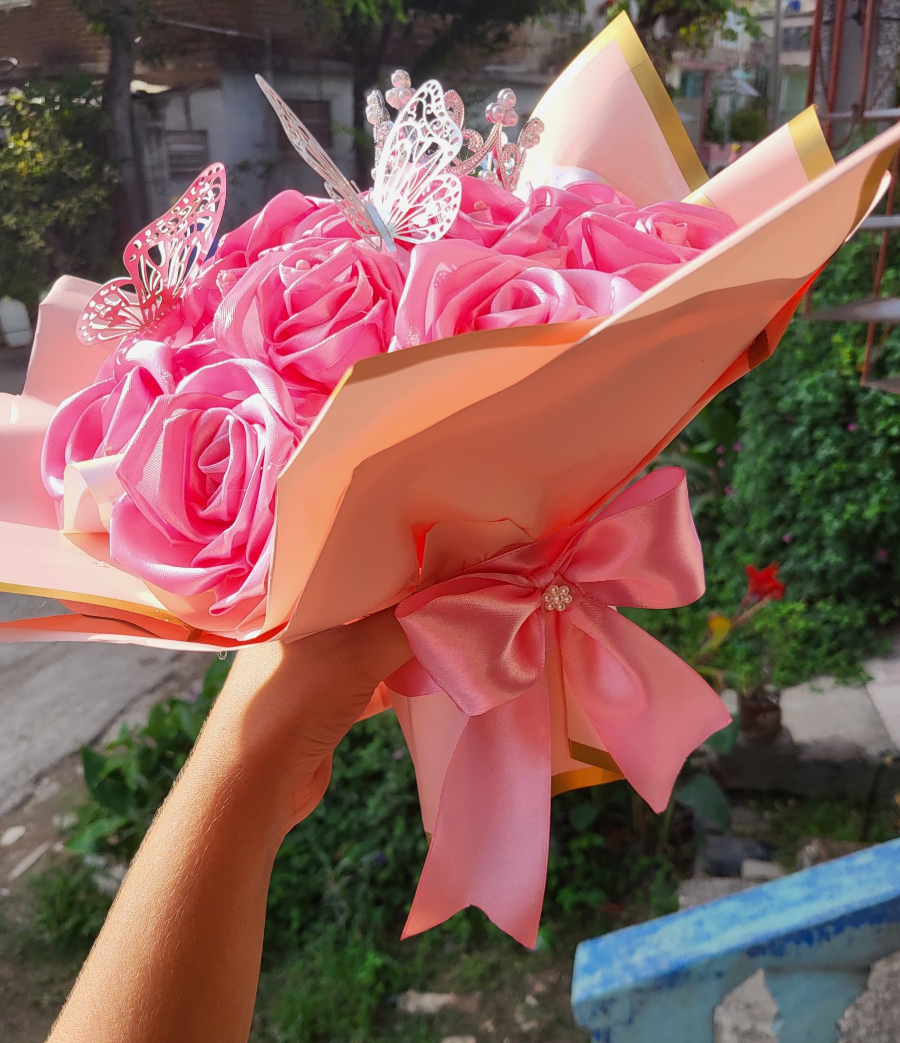 Ramo de 15 rosas con corona - Imagen 2