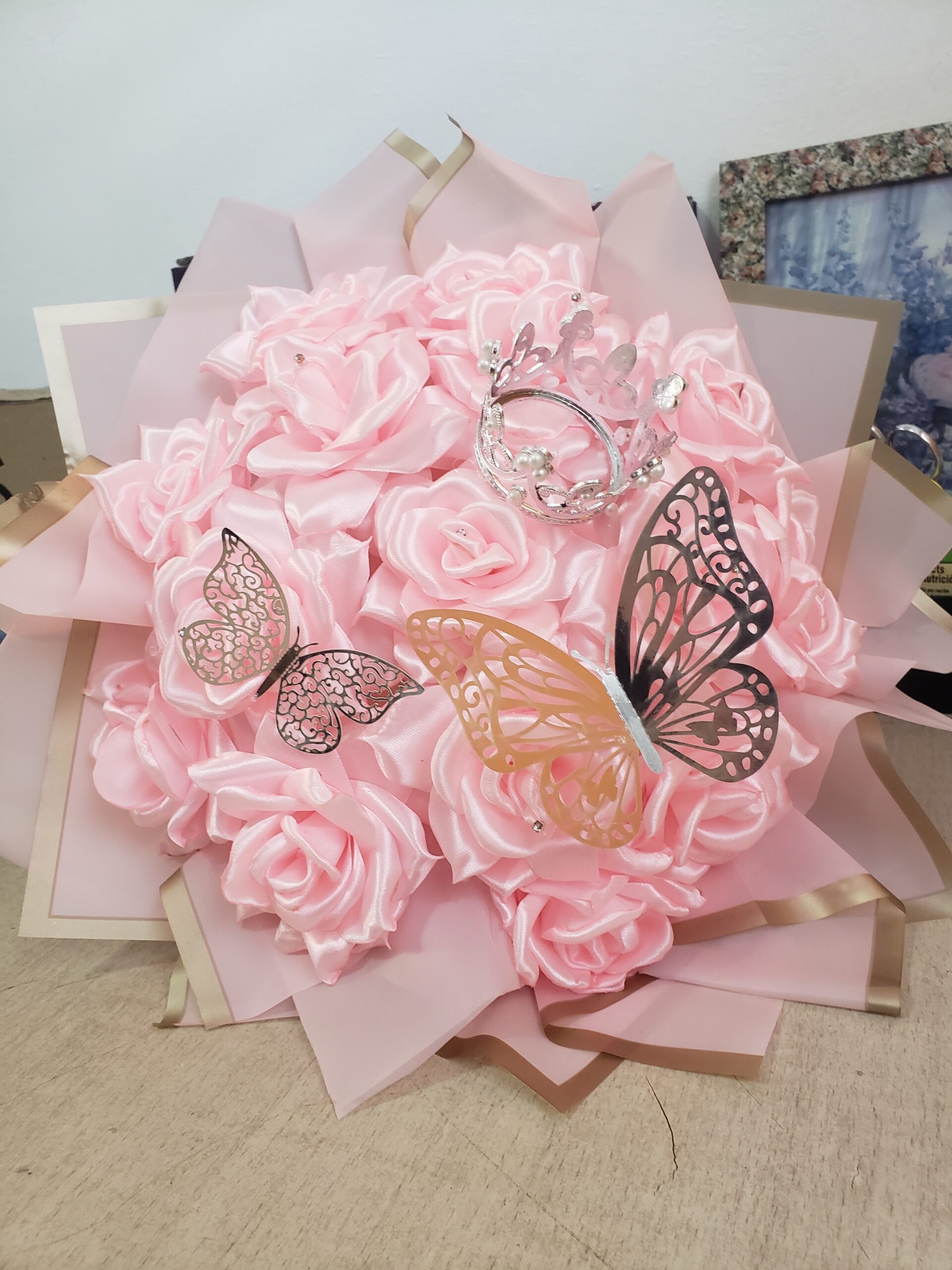 Ramo de 15 rosas con corona