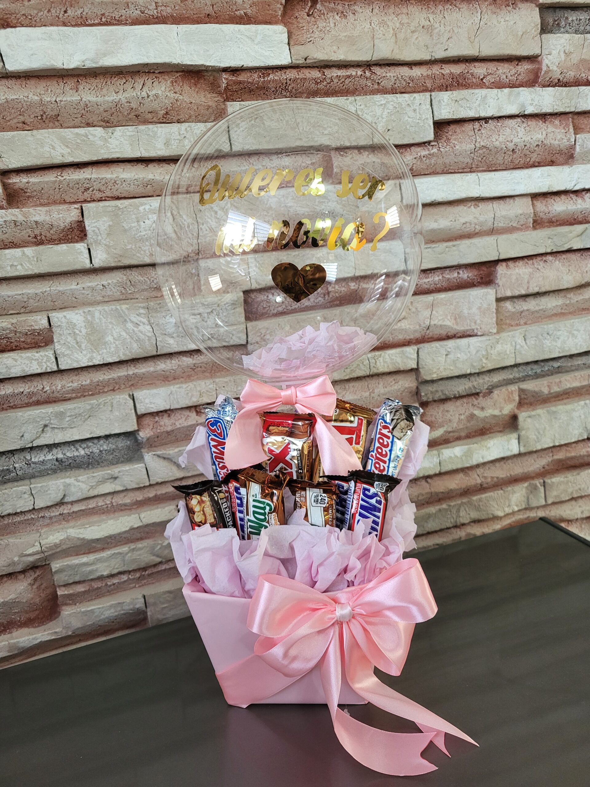 Caja de dulces con globo burbuja