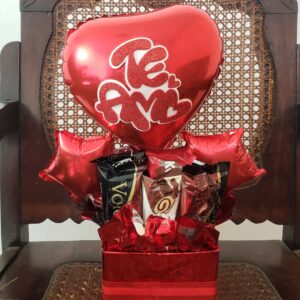 Caja de dulces y globos