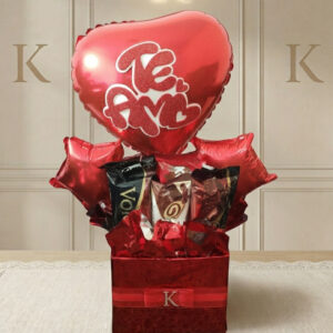 Caja de dulces y globos